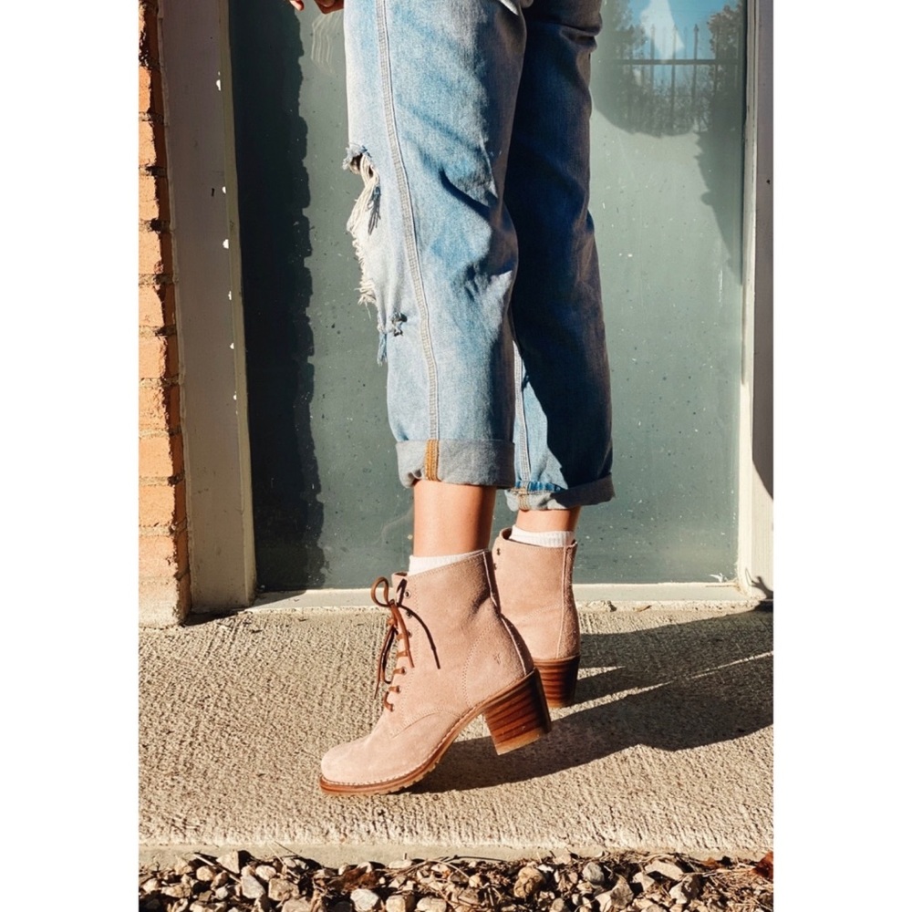 Frye Sabrina 6G Beige/Light Tan Suede/Leather Combat Heeled Everyday Ankle Boot - Picture 9 of 13